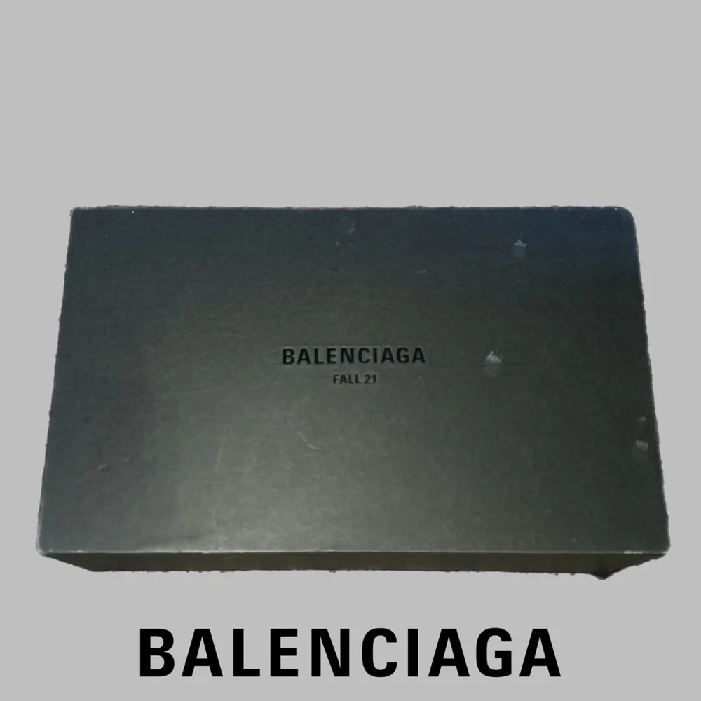 RARE Balenciaga Fall 21 Oculus VR
